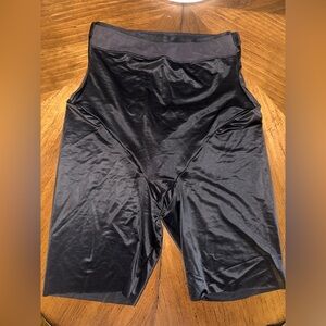 Maidenform Black Shapewear Shorts